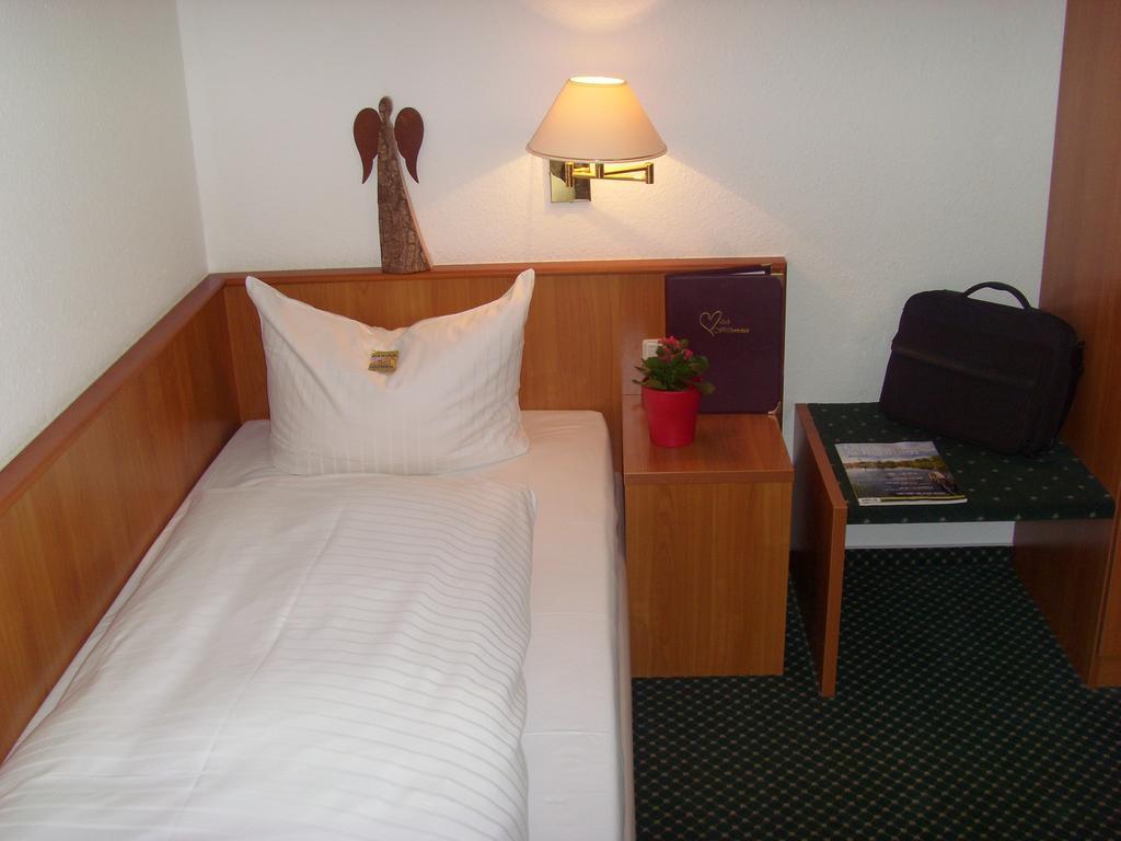 Hotel & Restaurant Engel Herbertingen Szoba fotó